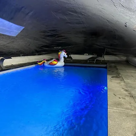 Piscine Chauffee, Jacuzzi Et Sauna *