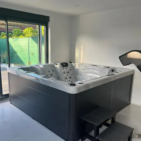 Piscine Chauffee, Jacuzzi Et Sauna Mouscron