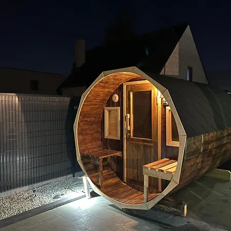 Piscine Chauffee, Jacuzzi Et Sauna
